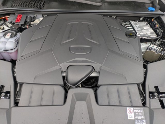 Certified 2025 Porsche Cayenne AWD/4WD image 26