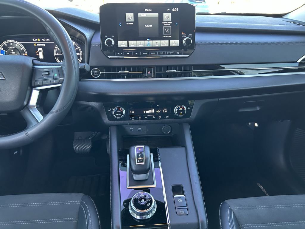 Used 2023 Mitsubishi Outlander SE image 13