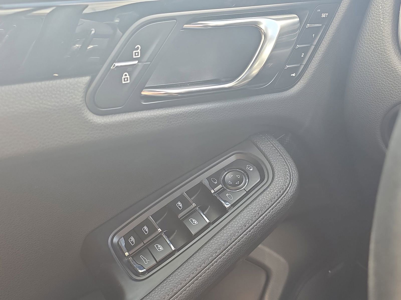 Certified 2022 Porsche Macan image 14