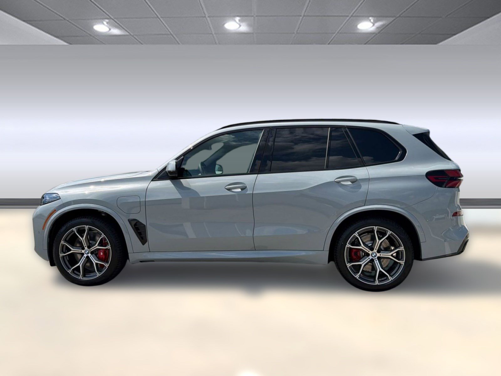 New 2026 BMW X5 xDrive50e w/ M Sport Package AWD/4WD image 2