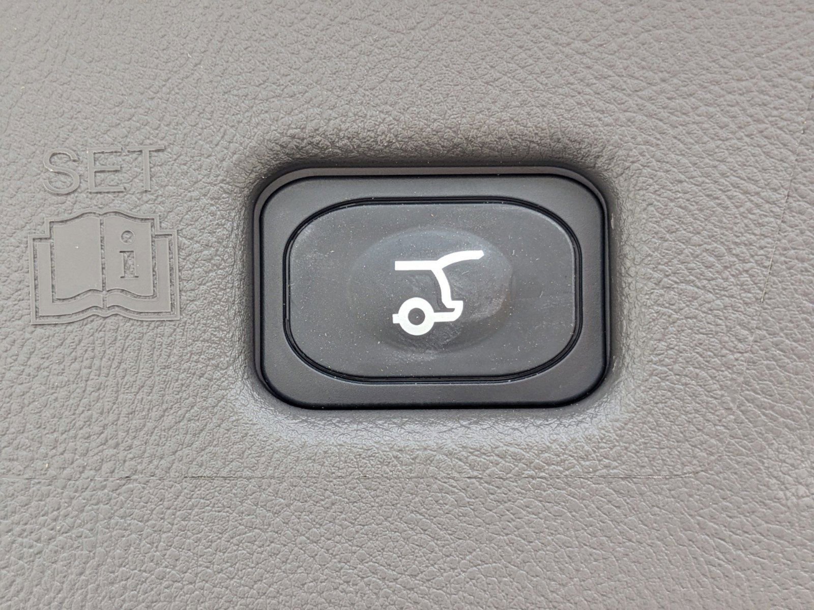 Certified 2023 Lincoln Nautilus Reserve w/ Equipment Group 201A image 8