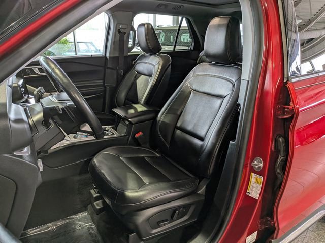 Used 2020 Ford Explorer XLT w/ Equipment Group 202A AWD/4WD image 13