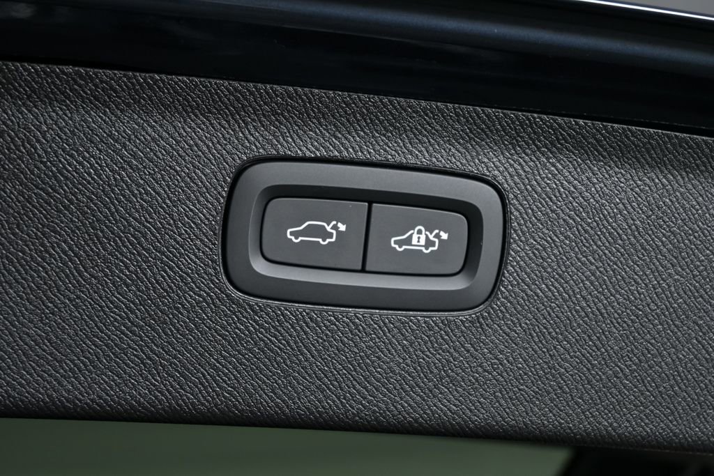 Used 2026 Volvo XC90 B6 Plus w/ Protection Package Premier image 34