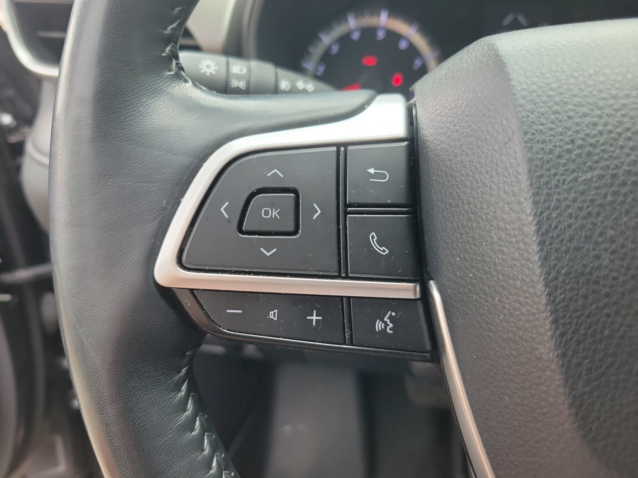 Used 2022 Toyota Highlander LE FWD image 20