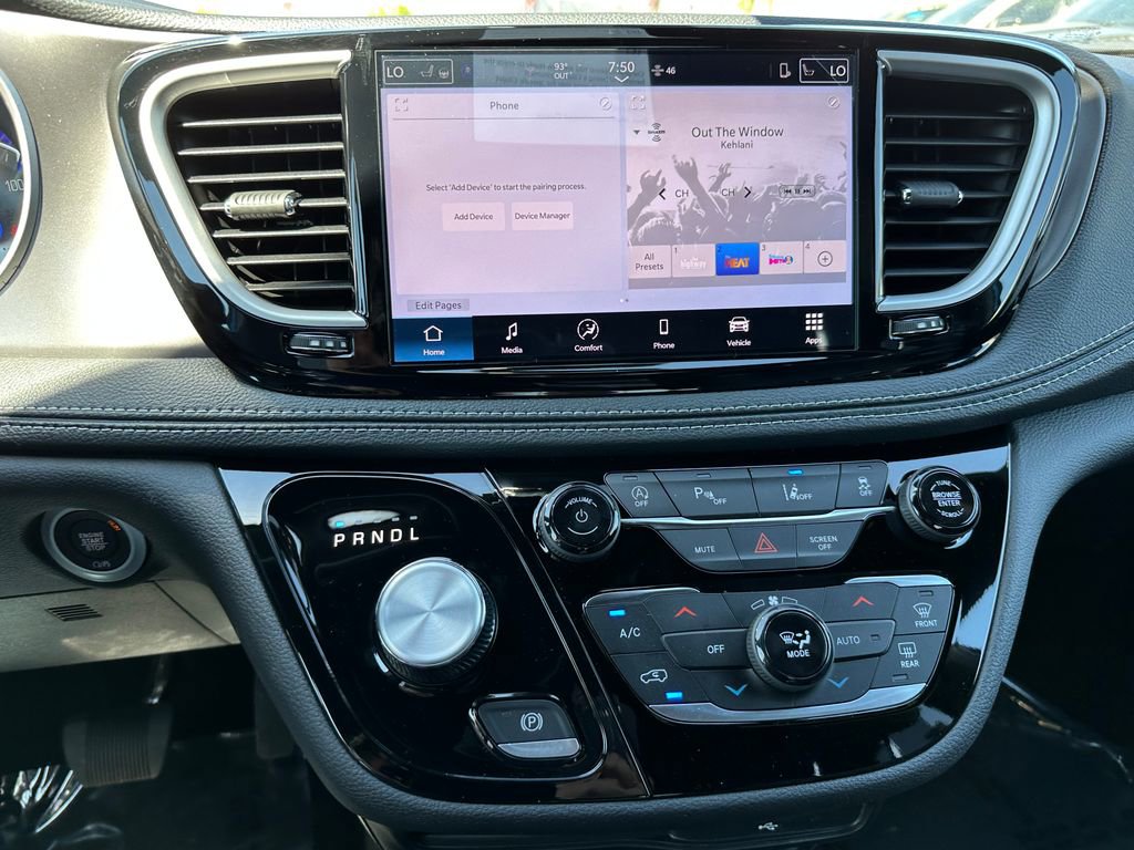 New 2026 Chrysler Pacifica Select FWD image 24