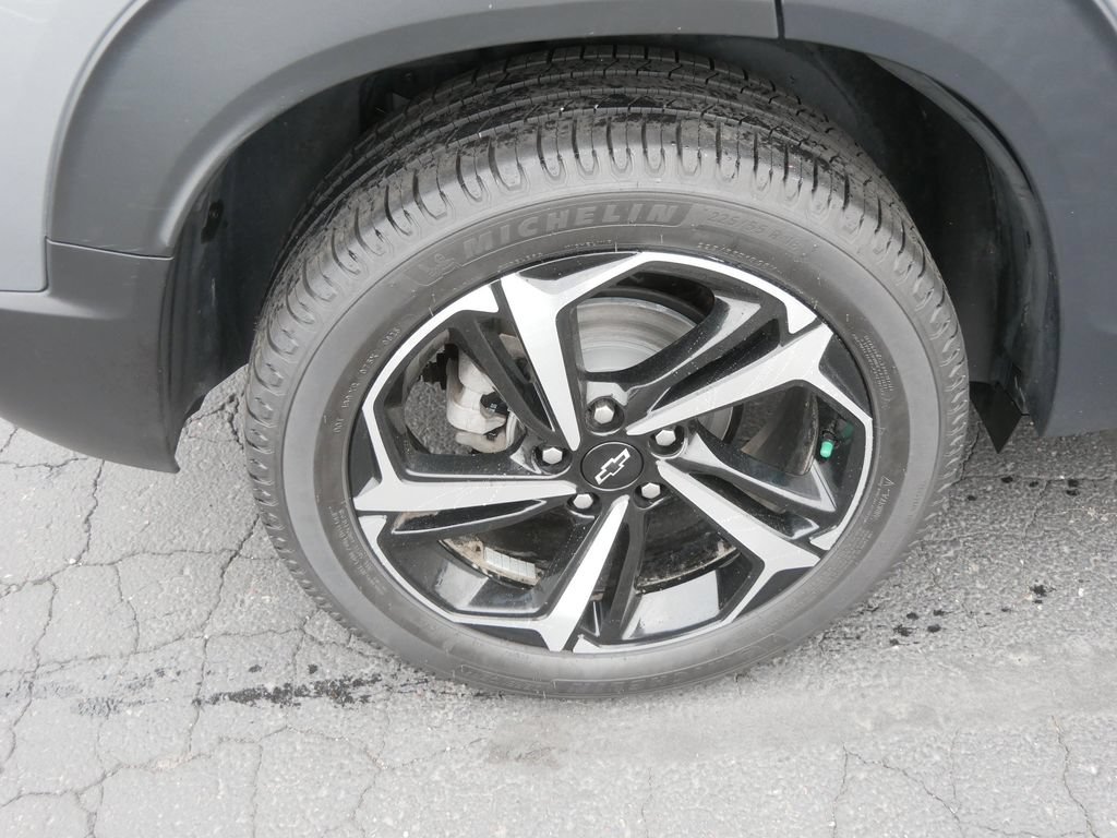 Used 2023 Chevrolet TrailBlazer RS w/ Convenience Package AWD/4WD image 12