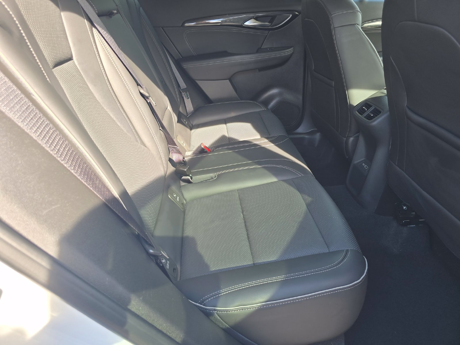 Used 2023 Buick Envision Essence AWD/4WD image 21