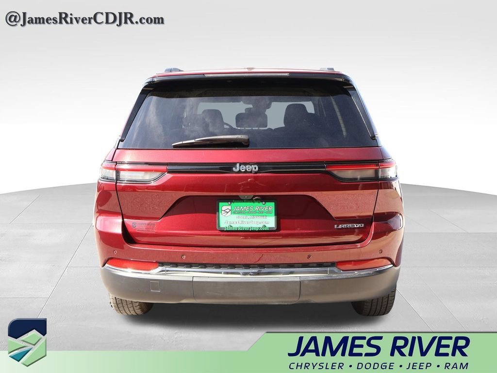 Used 2024 Jeep Grand Cherokee Laredo RWD image 4