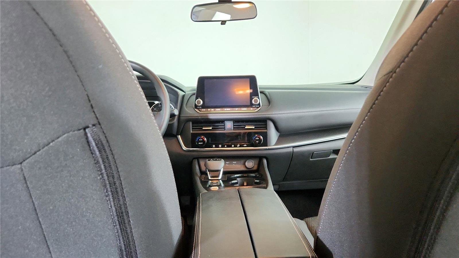 Used 2024 Nissan Rogue SV image 13