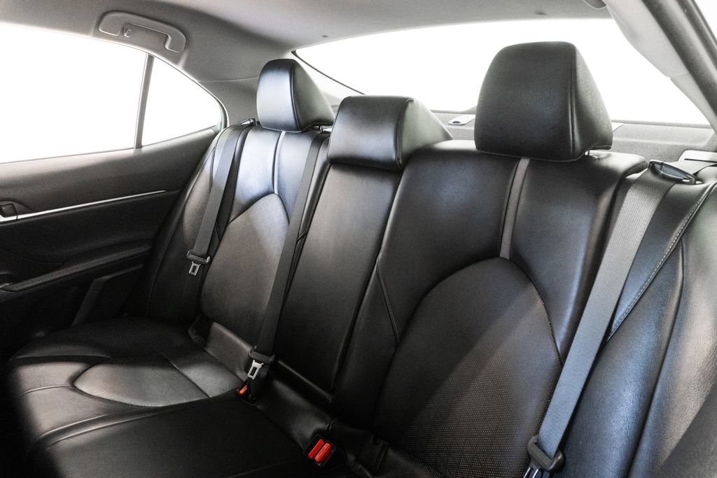Used 2020 Toyota Camry XSE FWD image 11