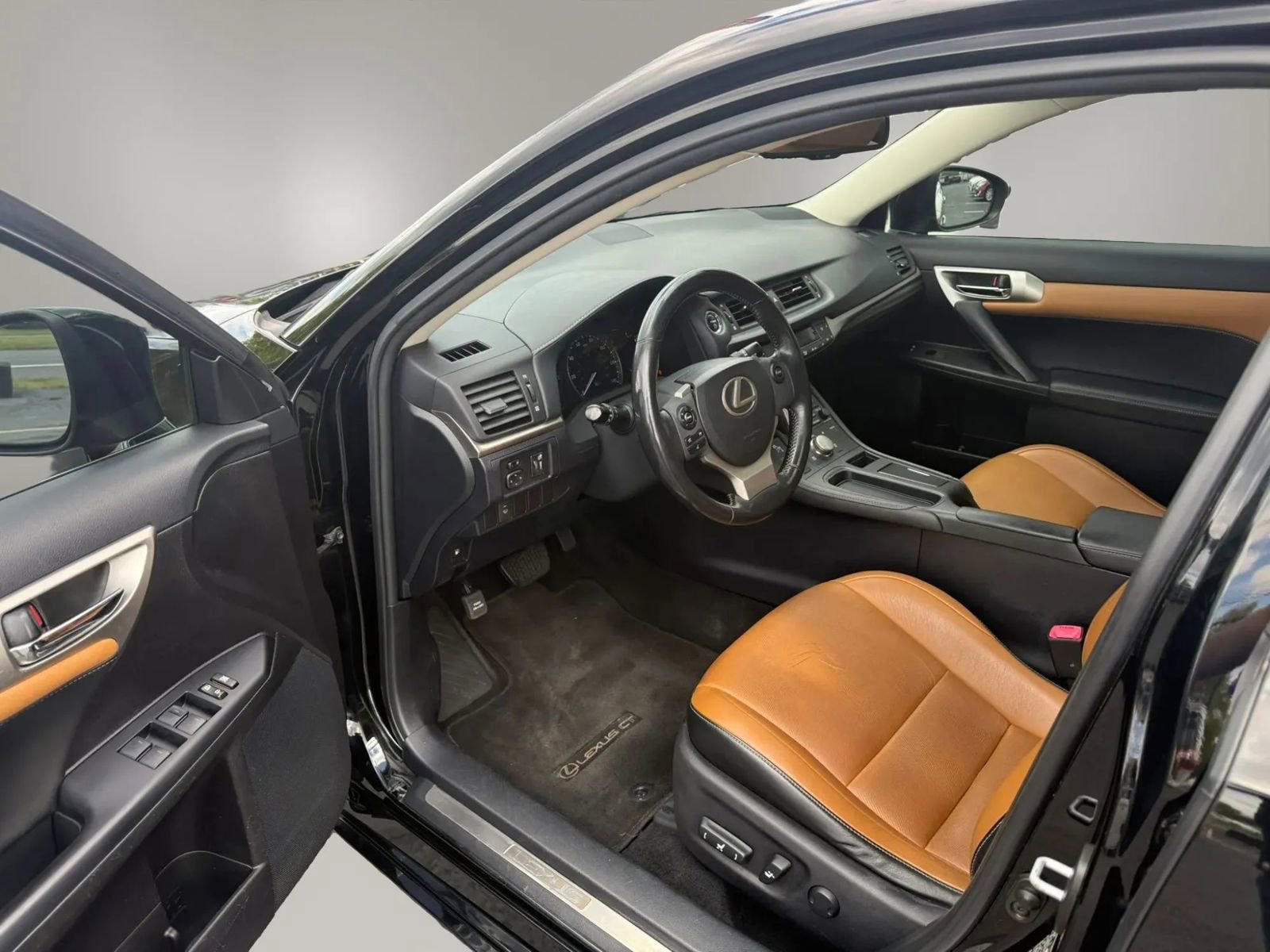 Used 2015 Lexus CT 200h FWD image 11