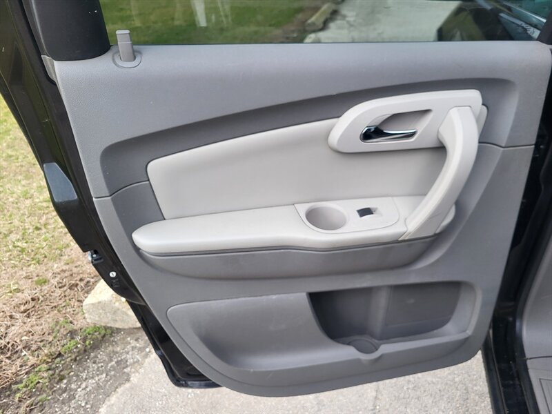 Used 2012 Chevrolet Traverse LT FWD image 24