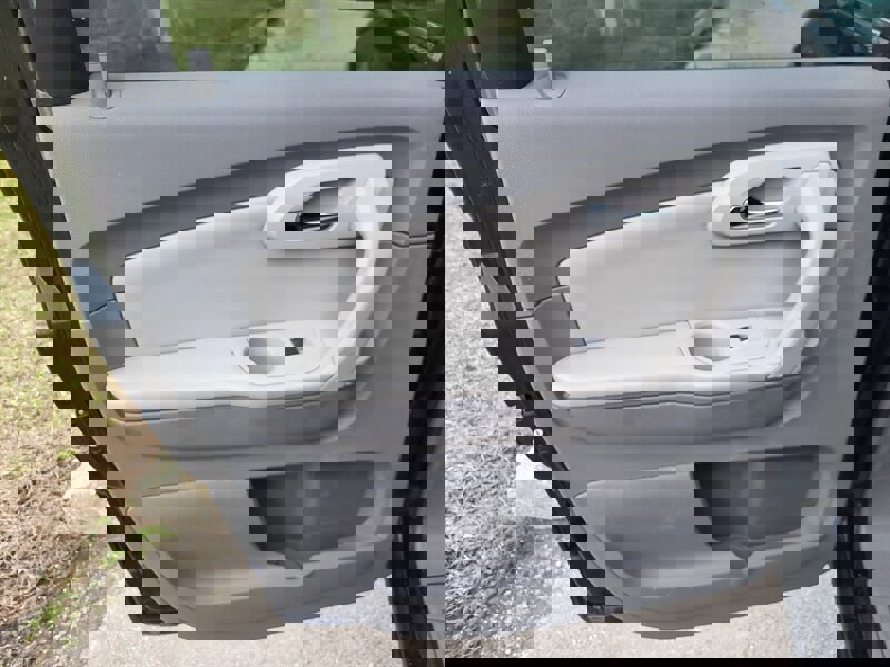 Used 2012 Chevrolet Traverse LT image 24