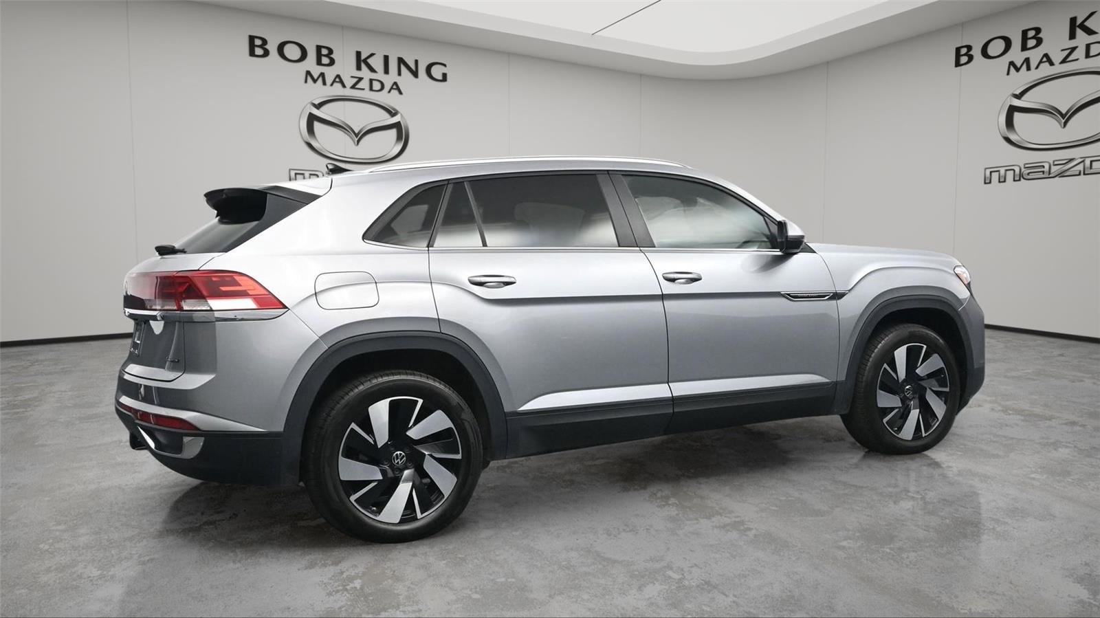 Used 2025 Volkswagen Atlas Cross Sport SE image 4