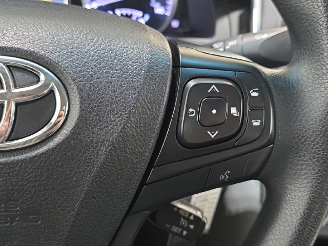 Used 2016 Toyota Camry LE FWD image 17