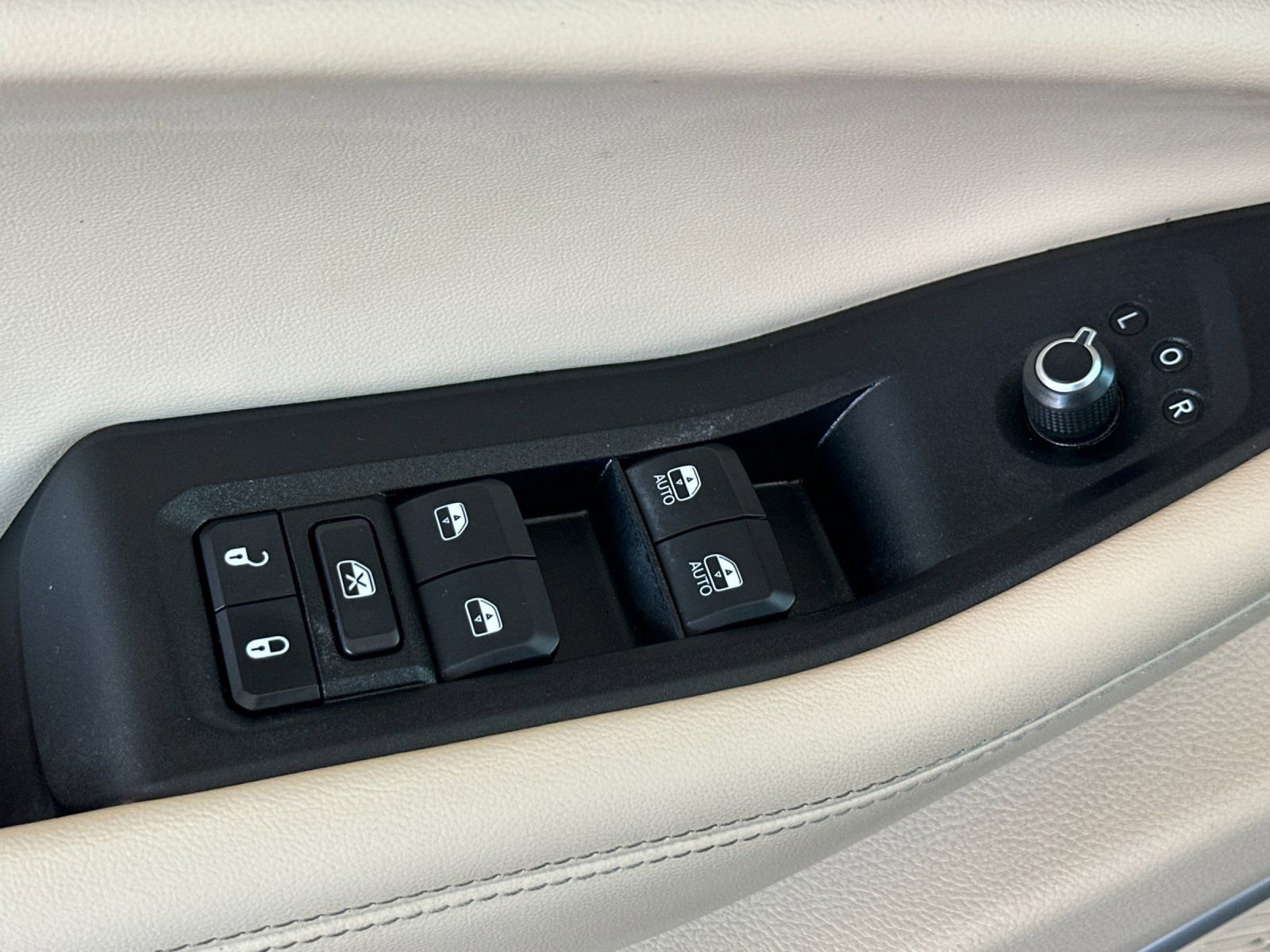 Used 2022 Jeep Grand Cherokee Limited image 13