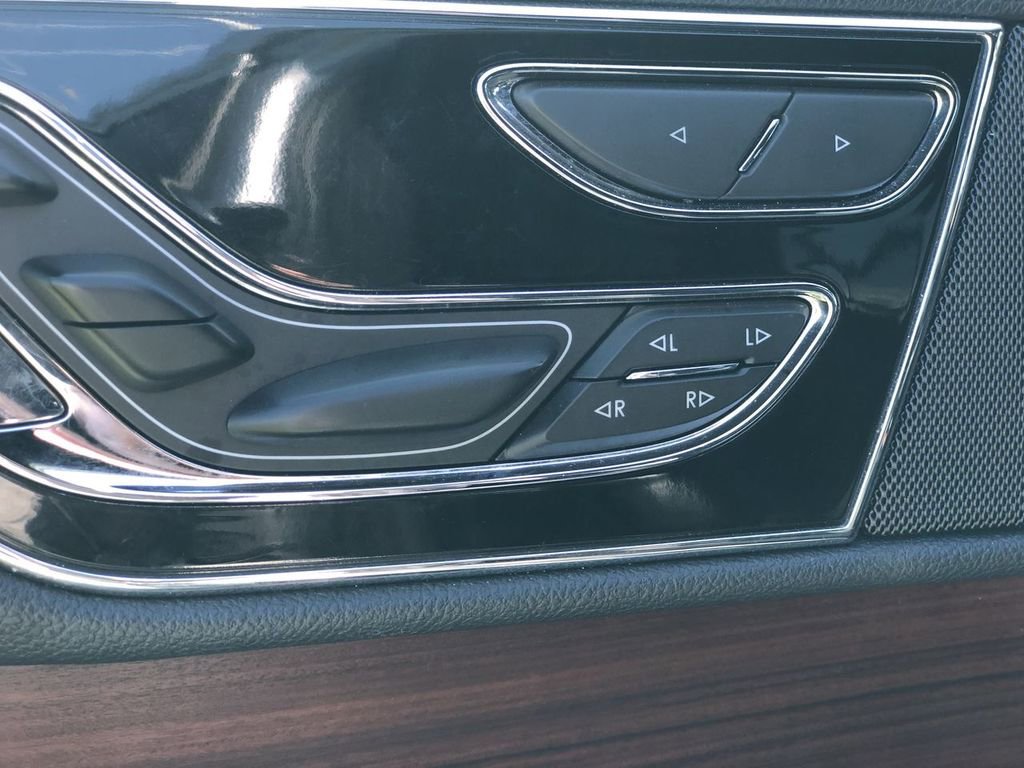 Used 2023 Lincoln Navigator Reserve AWD/4WD image 16