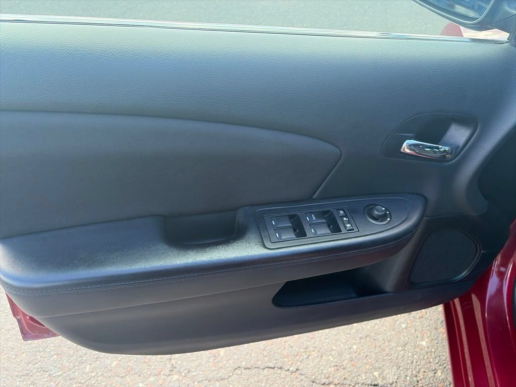 Used 2014 Chrysler 200 LX FWD image 10