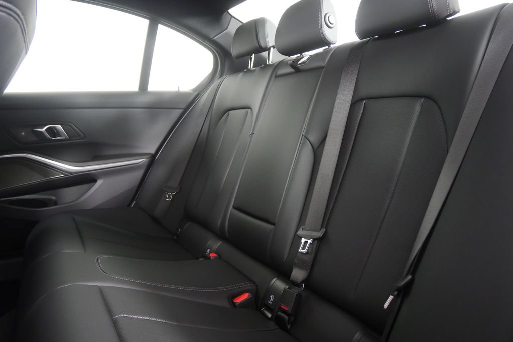 Used 2026 BMW 330i Sedan w/ M Sport Package RWD image 15
