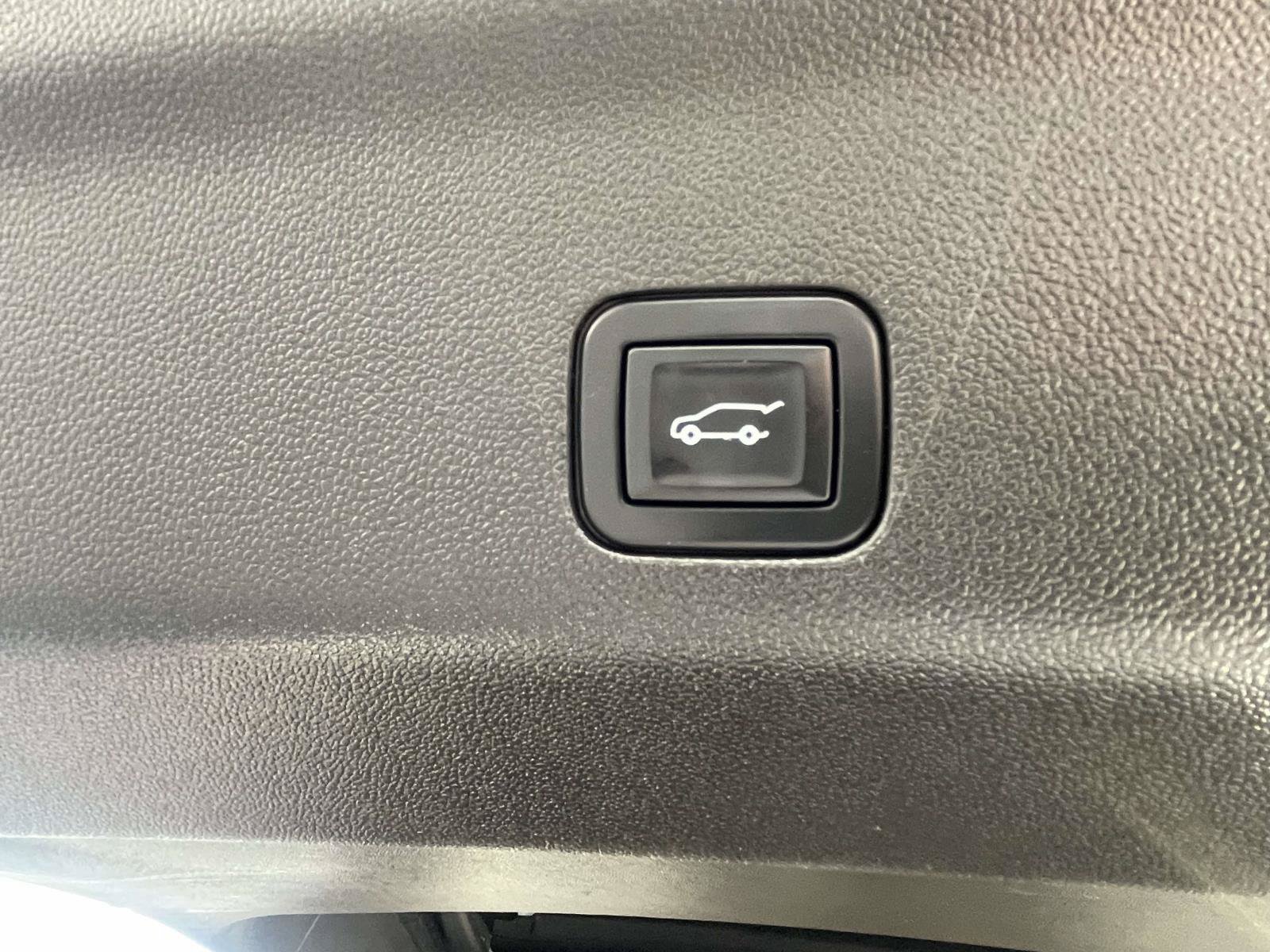 Used 2021 GMC Yukon Denali w/ Denali Premium Package RWD image 7