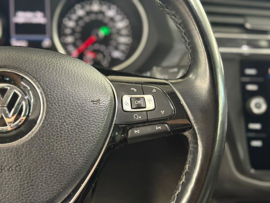 Used 2018 Volkswagen Tiguan SE w/ Panoramic Sunroof Package AWD/4WD image 23