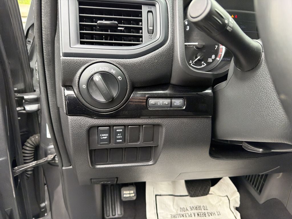 Used 2023 Nissan Titan SV w/ SV Convenience Package AWD/4WD image 19