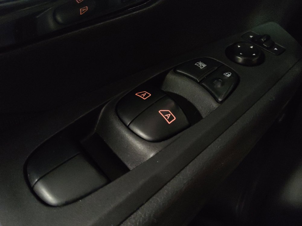 Used 2021 Nissan Kicks SV FWD image 27