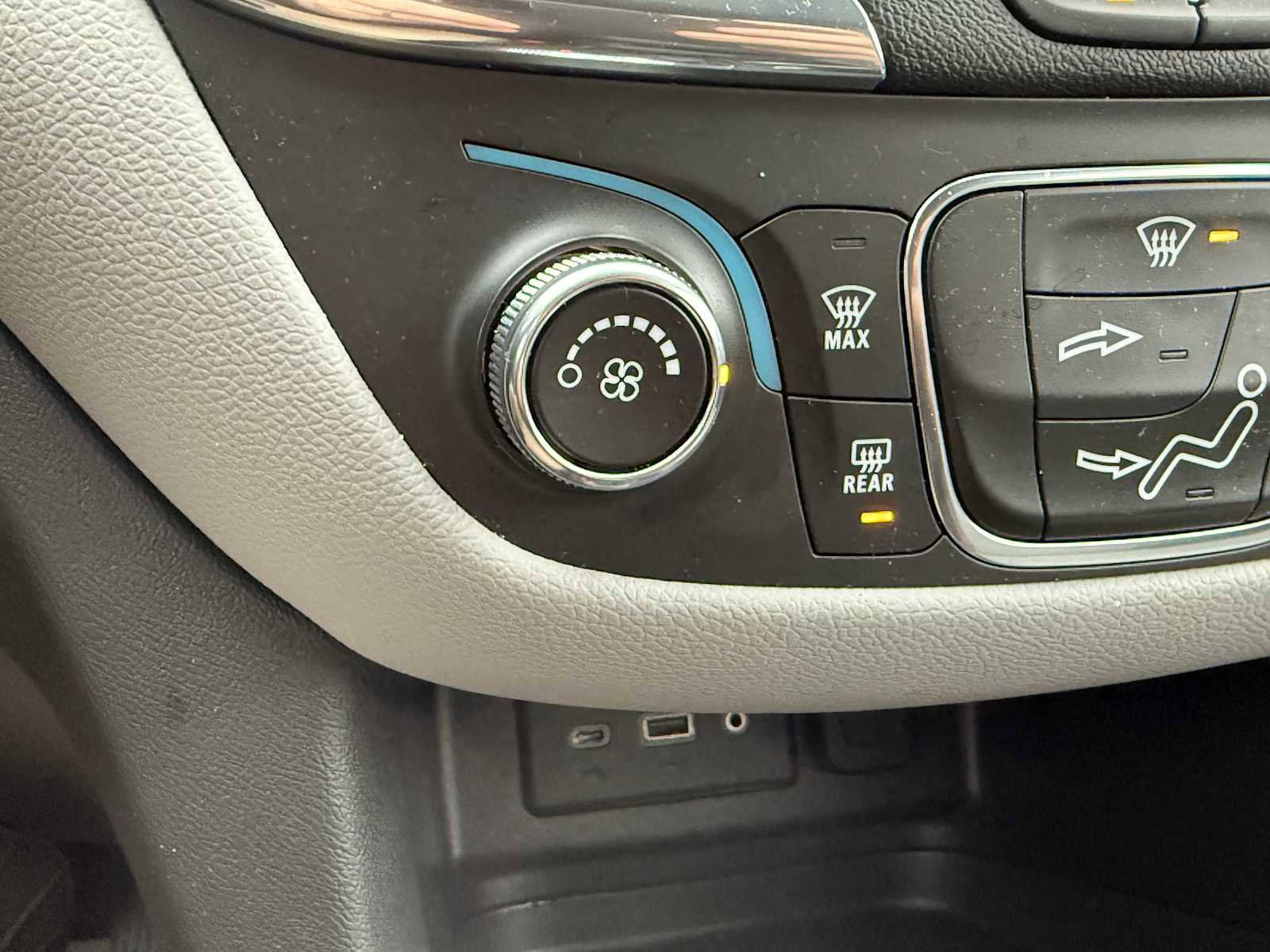 Used 2023 Chevrolet Equinox LS w/ LS Convenience Package image 51