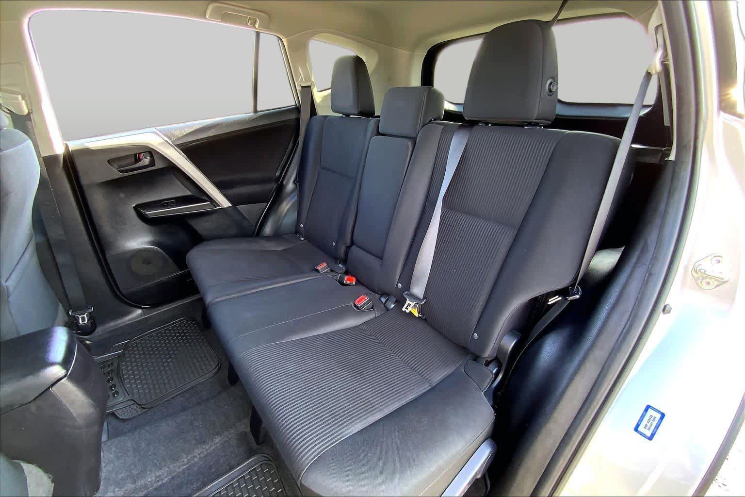 Used 2017 Toyota RAV4 LE FWD image 20
