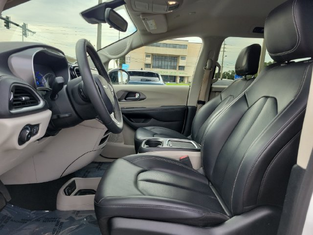 Used 2024 Chrysler Pacifica Limited FWD image 19