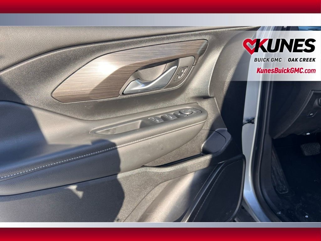 Used 2024 GMC Terrain SLE image 10