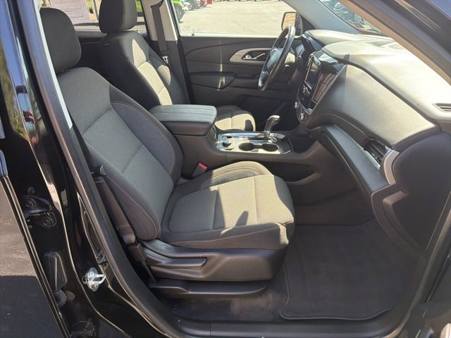 Used 2020 Chevrolet Traverse LT image 16