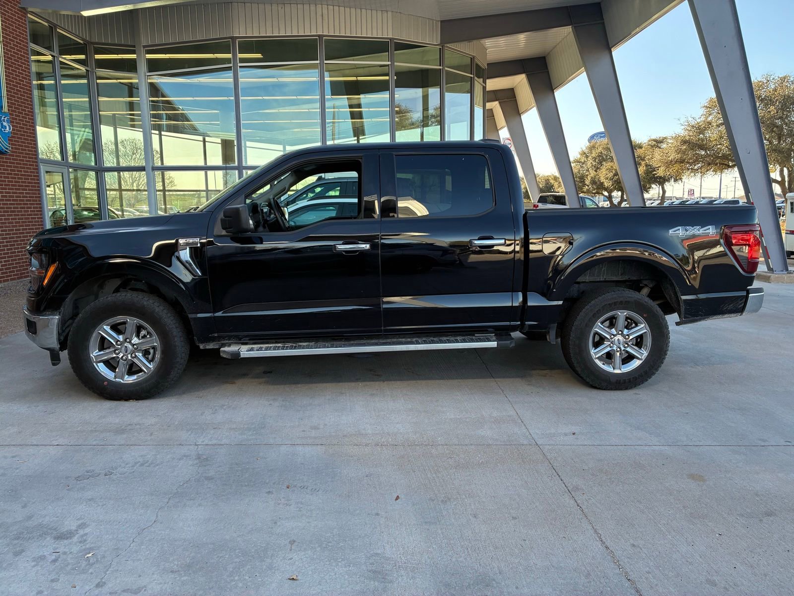 Used 2025 Ford F150 XLT w/ Equipment Group 301A Standard image 2