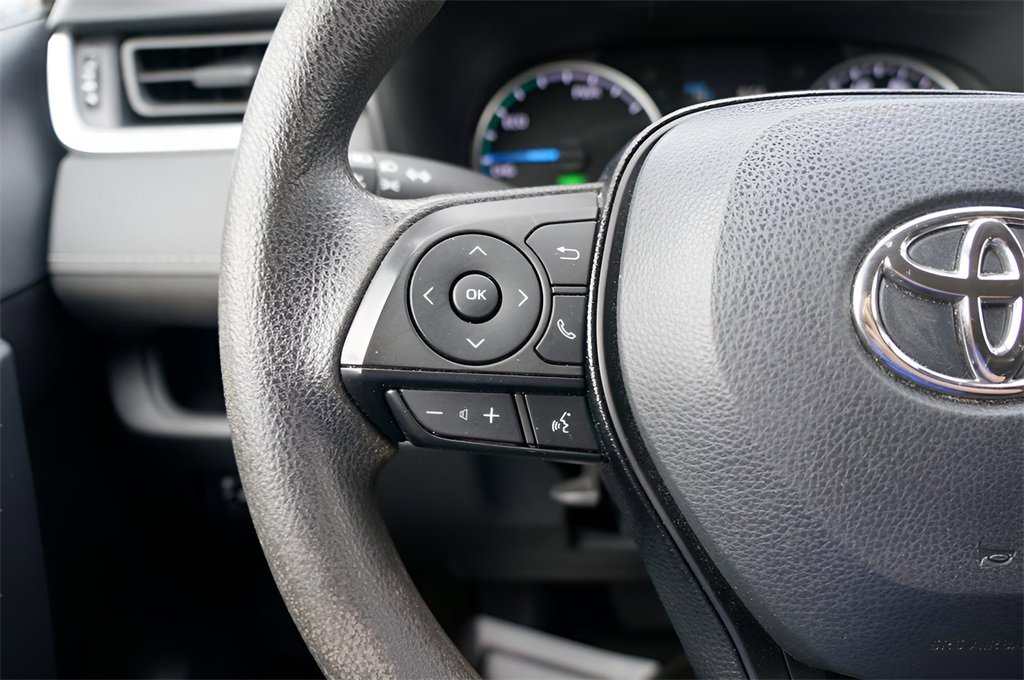 Used 2021 Toyota RAV4 LE image 19