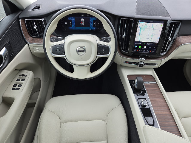 Used 2022 Volvo XC60 B5 Momentum w/ Climate Package AWD/4WD image 12