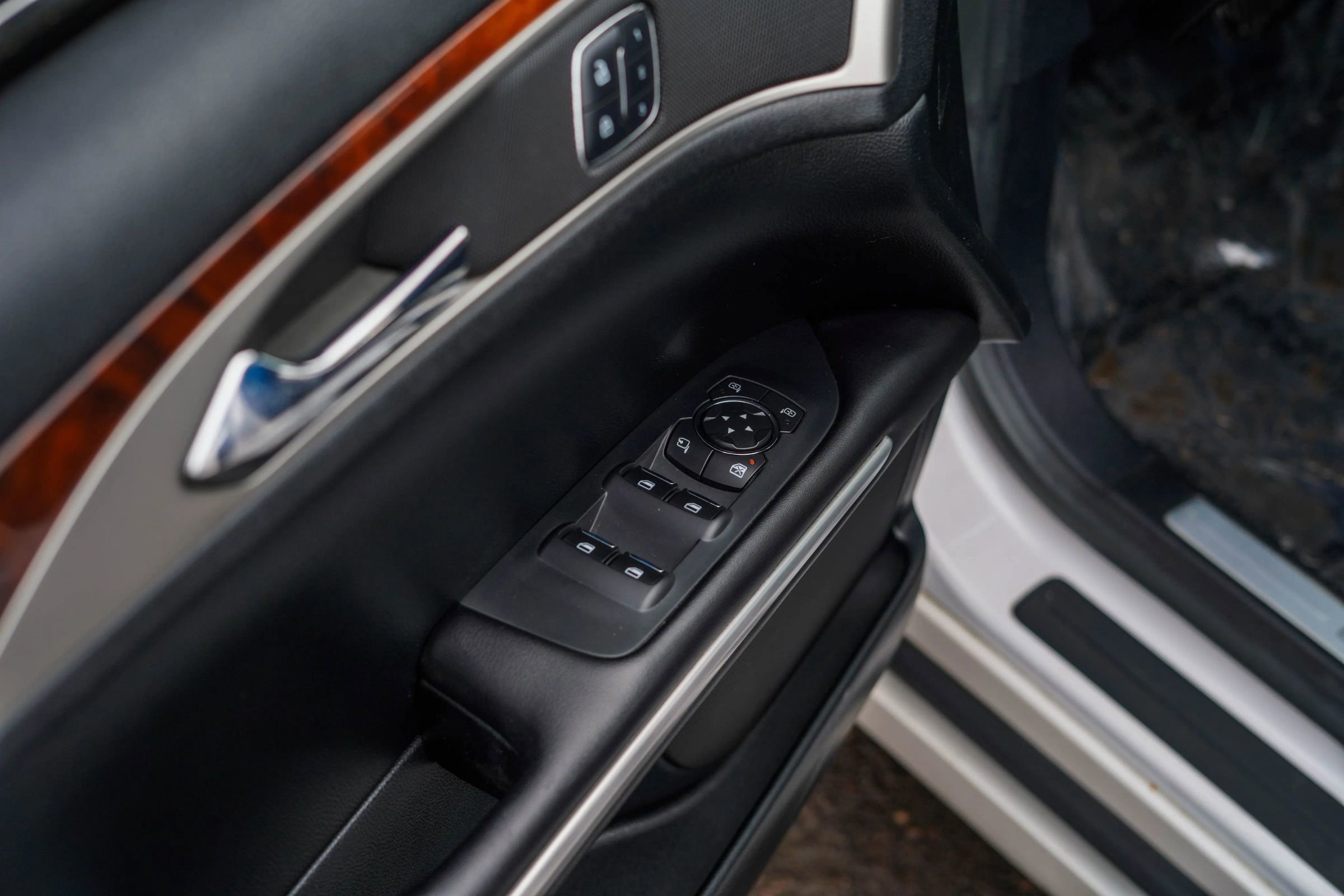 Used 2016 Lincoln MKZ AWD w/ Equipment Group 300A Reserve image 10