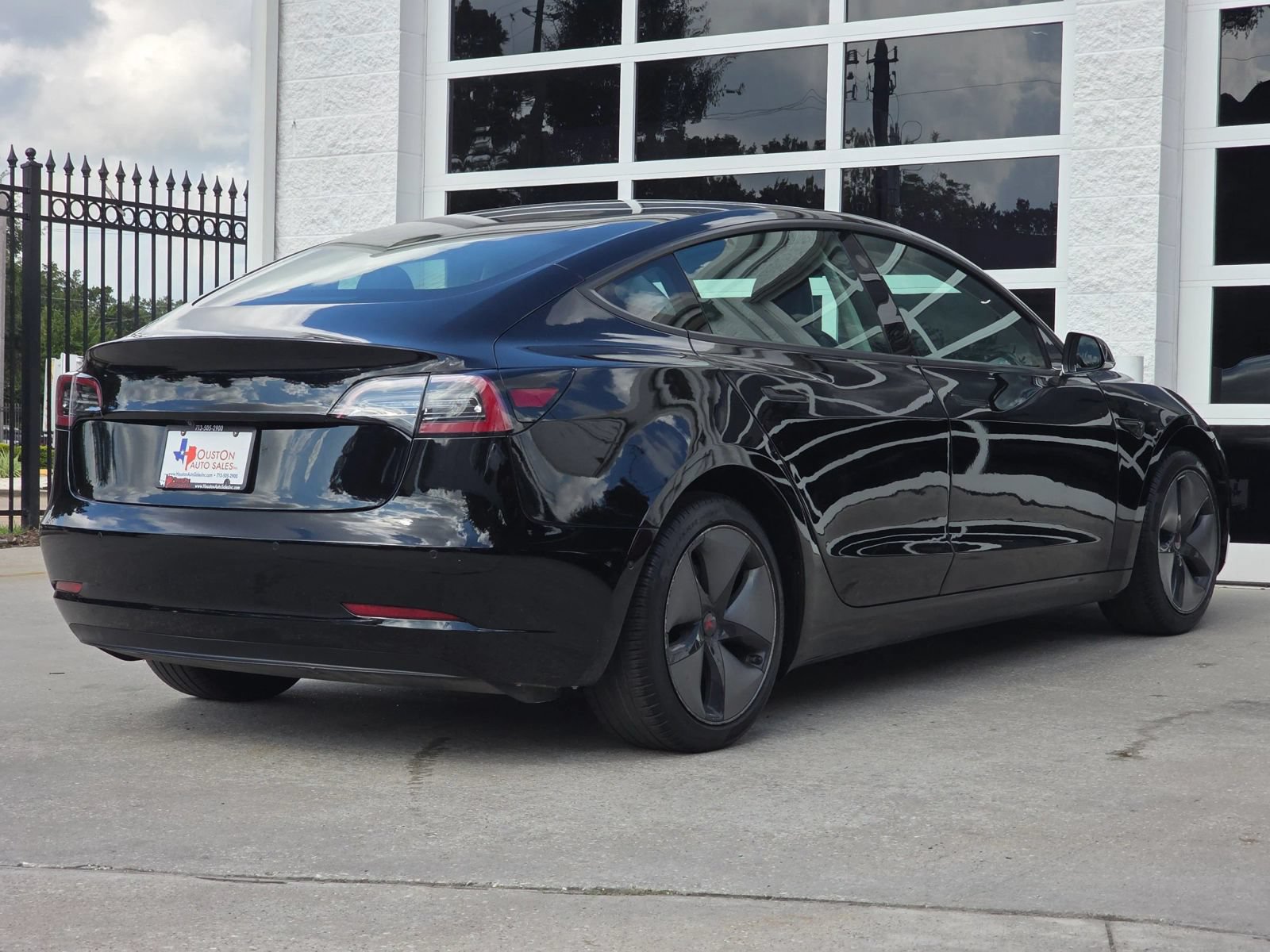 Used 2018 Tesla Model 3 Mid Range RWD image 3