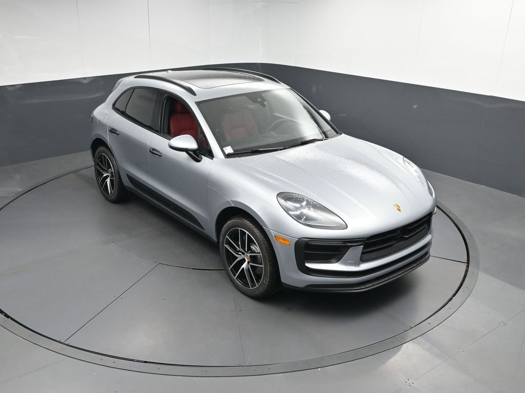 Used 2025 Porsche Macan image 39