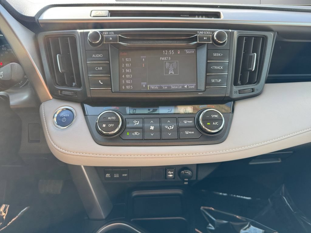 Used 2018 Toyota RAV4 LE AWD/4WD image 15