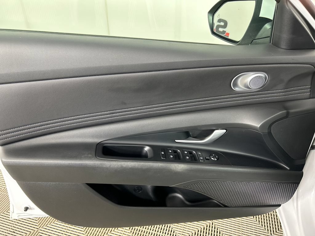 Used 2024 Hyundai Elantra SEL w/ Convenience Package FWD image 11