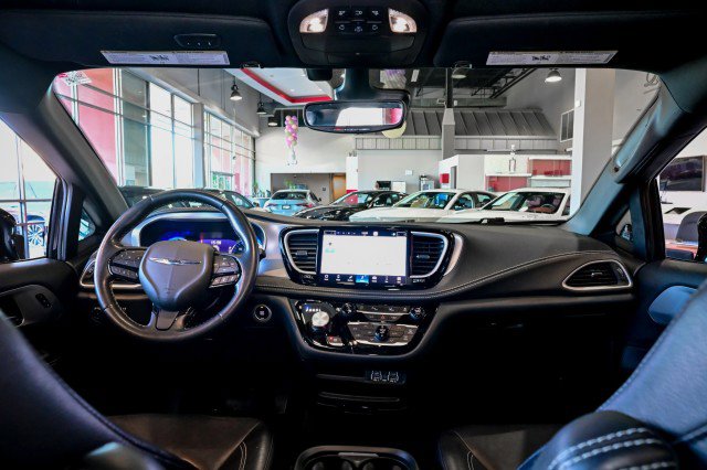 Used 2021 Chrysler Pacifica Touring-L w/ S Appearance Package image 27