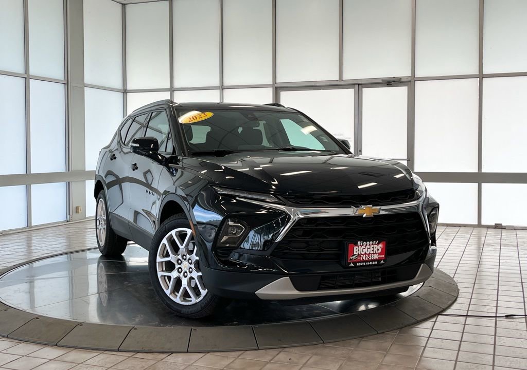 Used 2023 Chevrolet Blazer LT image 2