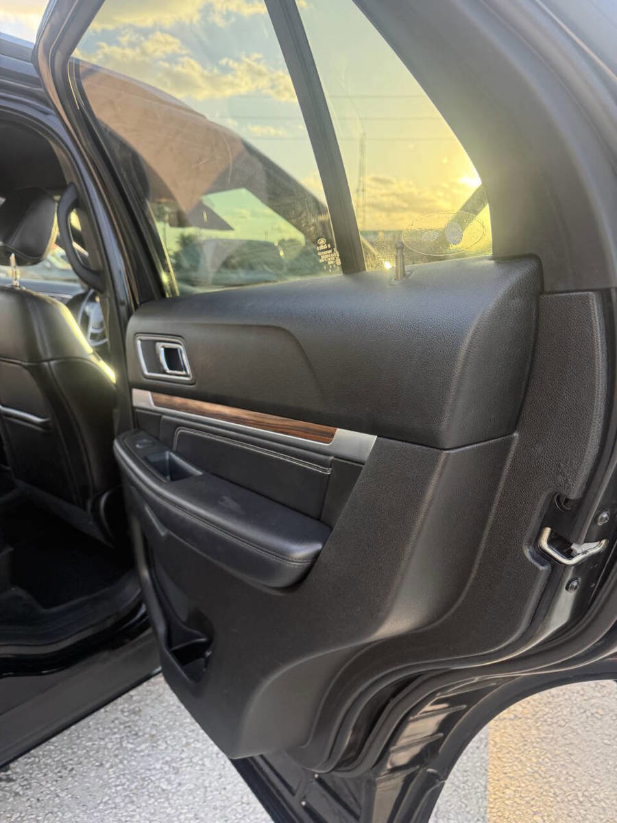 Used 2018 Ford Explorer Limited w/ Equipment Group 301A FWD image 24
