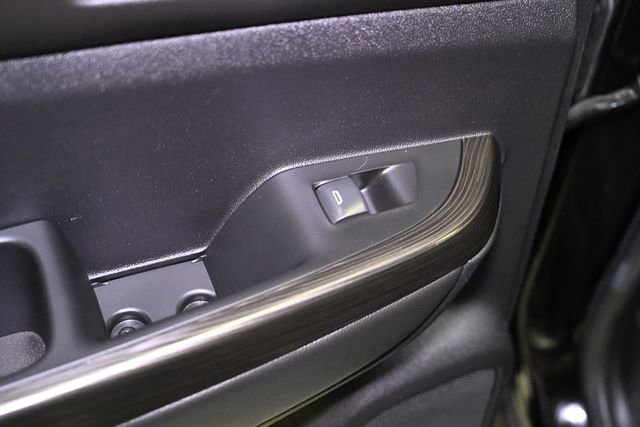 Used 2023 GMC Acadia SLT image 50