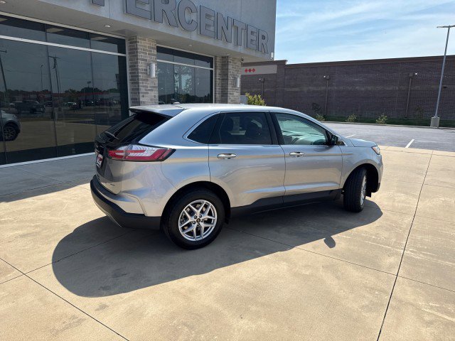Used 2024 Ford Edge SEL image 4
