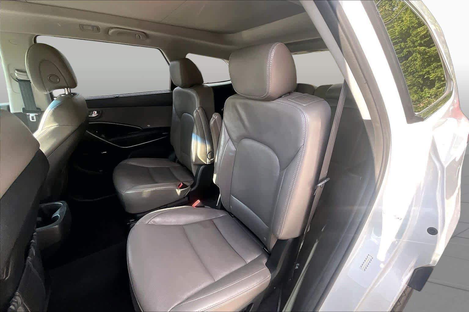 Used 2017 Hyundai Santa Fe Limited FWD image 18