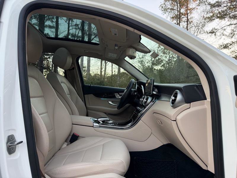 Used 2017 Mercedes-Benz GLC 300 4MATIC image 24