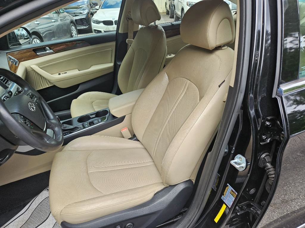 Used 2016 Hyundai Sonata Limited w/ Option Group 02 FWD image 19