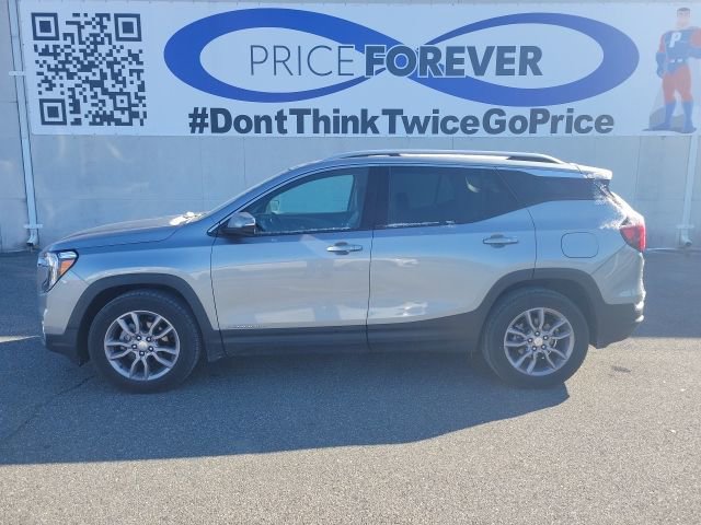 Used 2024 GMC Terrain SLT image 2