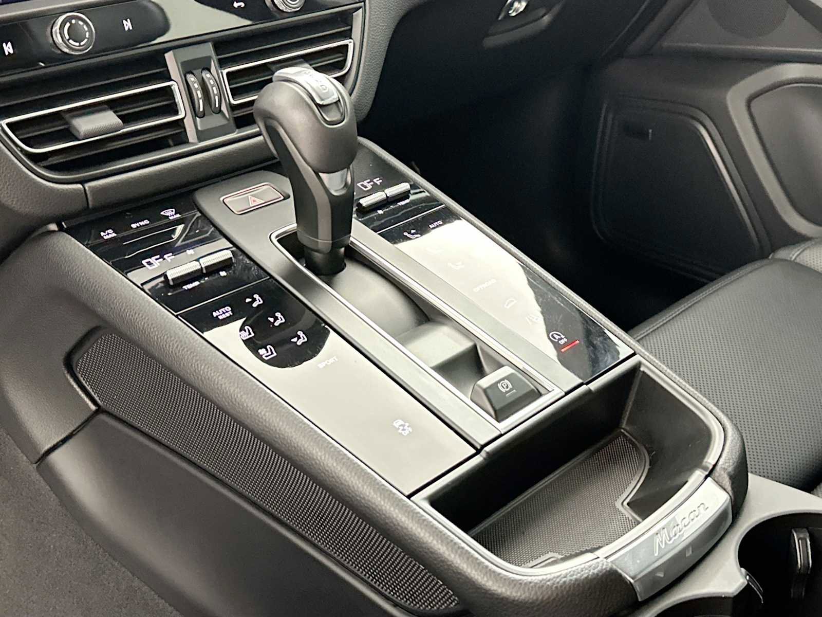 Certified 2025 Porsche Macan image 17